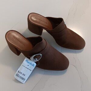BERNARDO Mules Womens Heeled Tan with Silver Buckle Size 9 NEW